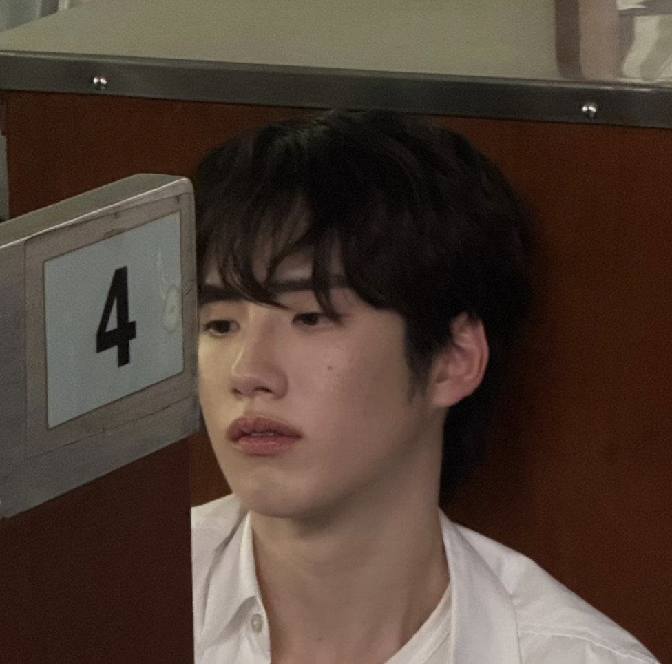 bellyyiy's tweet photo. : เฮียว่าไง วิดิโอคอลมาไมอ่ะ
: หมวย
: ว่าไงเฮีย เป็นอะไร 
: หมวยครับ
: เฮียได้ยินหมวยไหมเนี่ย ว่าไง
: หมวยรักเฮียไหม เฮียรักหมวยนะ
: รัก แต่เฮียเป็นไร
: ก็เฮียเห็นหมวยลงเพลงเศร้าอ่ะ เฮียไม่เลิก เฮียไม่อยากเลิก ไม่ให้เอาหมาใหม่ ไม่เอาบูบู้ใหม่นะ หมวย หมวยรักเฮียคนเดียวพอนะ https://t.co/96Gn8f9CuC