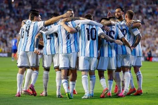 SergioChouza's tweet photo. SOMOS ARGENTINA, SOMOS LOS CAMPEONES DEL MUNDO.

NUNCA NOS DEN POR MUERTOS!!! https://t.co/vLm1u2cA6C