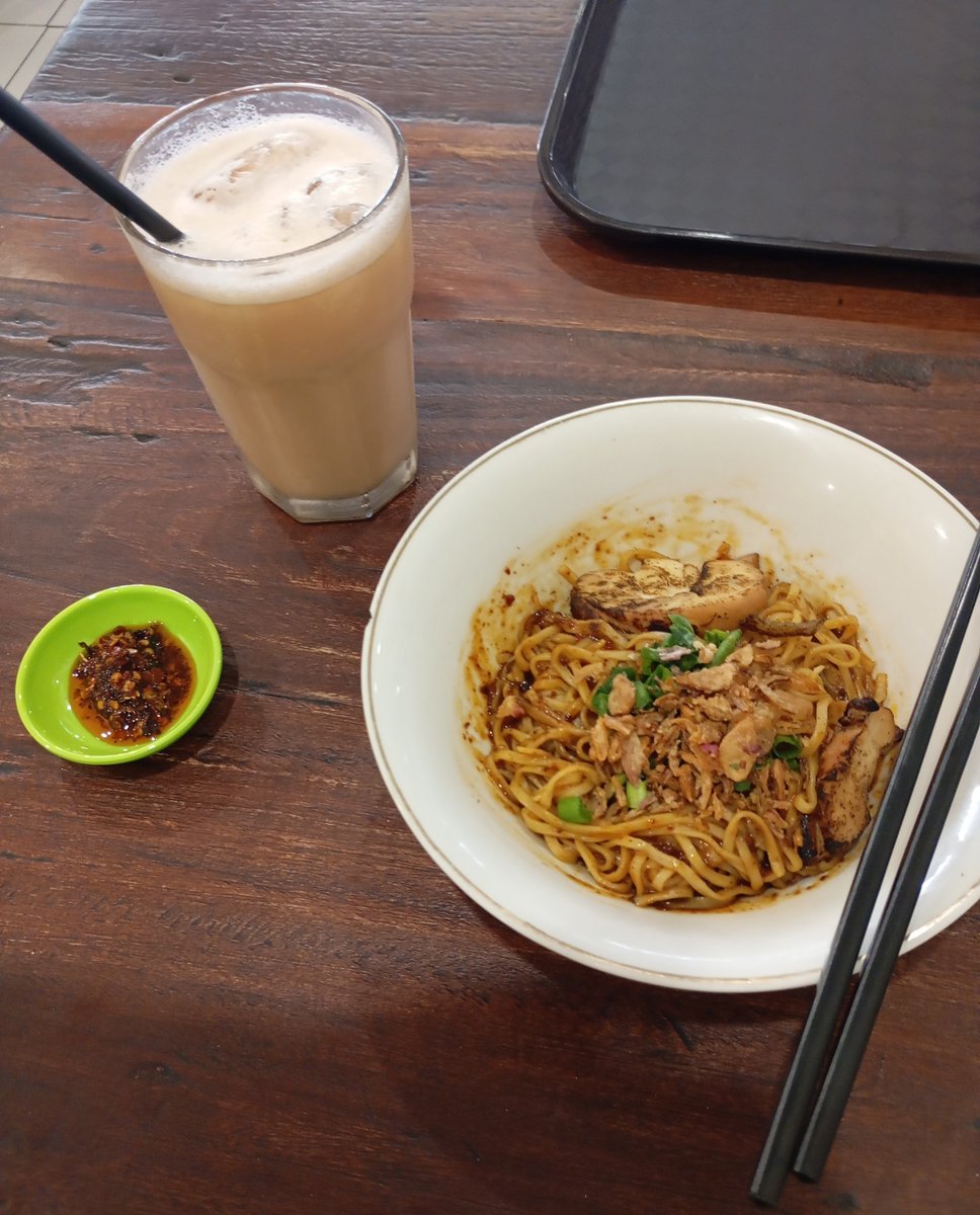 ah_azamuddin's tweet photo. Muehehehe Enak juga 🤤
Mie Cendana Ijen Malang 🍜 https://t.co/tWLVE6R3X2