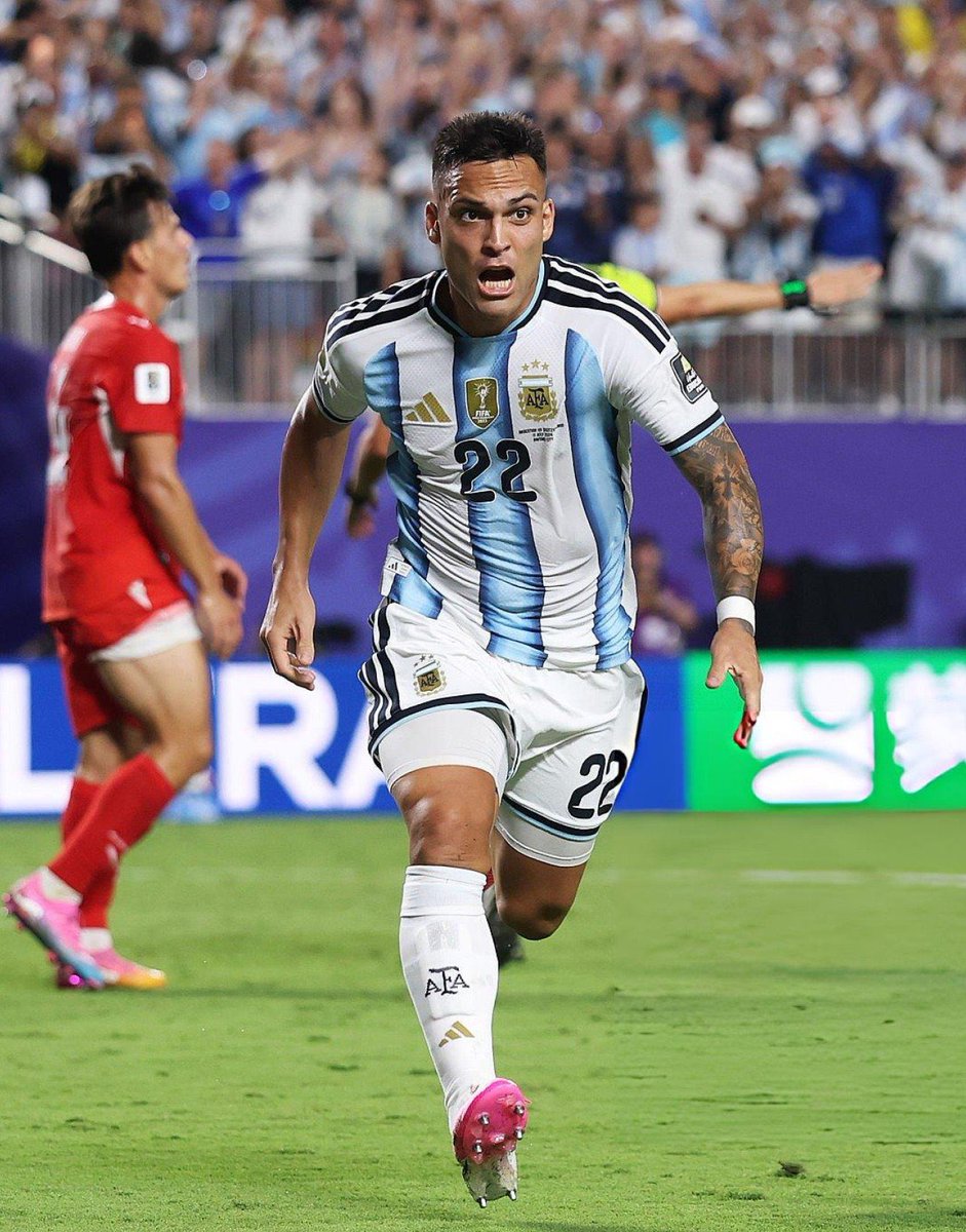 LautaroM22_'s tweet photo. LAUTARO MARTÍNEZ.

EL TOQUE FINAL A SEMIS COMO EN 2022. SEGUIMOS. https://t.co/k6Wq0g4cSU
