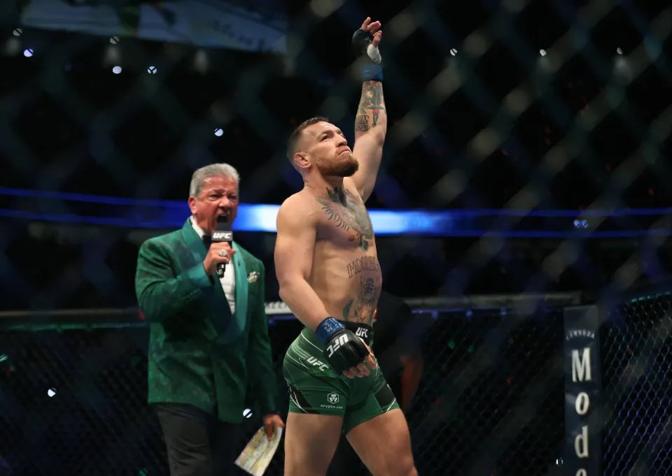 Residentt4's tweet photo. Mcgregor no es el mejor deportista de la historia ni seguramente sea el mejor peleador de la historia de las MMA o de la UFC, pero si que es la persona que más ha hecho crecer un deporte en toda la historia.

No hay un solo deportista que haya aportado a su deporte tanto como Conor, la UFC vive de lo que ha hecho McGregor y las MMA son lo que son a día de hoy únicamente gracias a McGregor.

Esta industria y este deporte sin Conor no existiría.

Muchas gracias rey, te quiero @TheNotoriousMMA