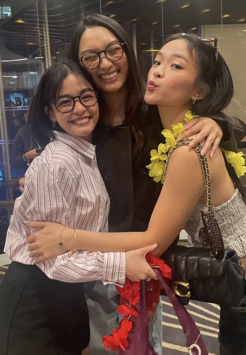 thepinkrose12's tweet photo. Cute kasama din ang ibang friends ni Rain sa LAFS tas ROJA friends naman ni Kai tas ibang Gen11💜 

#KaiRain https://t.co/lweXj6T0SG