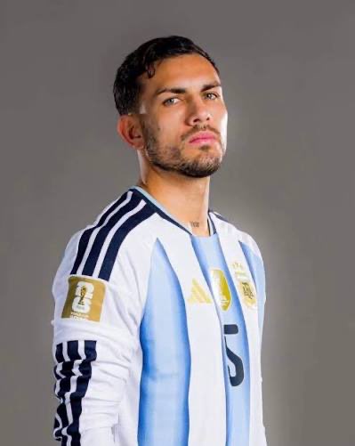 ID_Albiceleste's tweet photo. Satu-satunya starting XI yang masih main di liga lokal negaranya, liga yang dianggap ketinggalan zaman sepak bola klub di zaman saat ini

Tapi menjadi gelandang yang performanya paling prima. Bisa diandalkan. 

Leandro Paredes. Cerita local pride dari Argentina https://t.co/CNcp3KjP8K