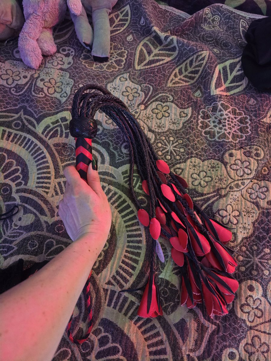 lilithLujuriax's tweet photo. Im gonna have so much fun playing with @MrThickbones https://t.co/u0XytjUVke