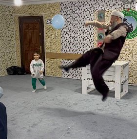 osekilgeIamaa's tweet photo. conor abinin hayalindeki tekme https://t.co/AB97Vs6iOW