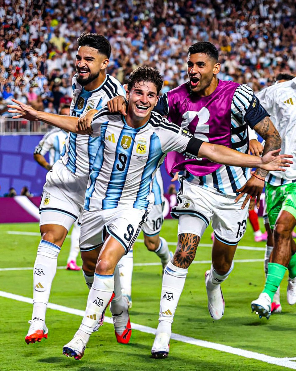 0xappreciator's tweet photo. Embolo’s red card completely changed the dynamic, but credit to Switzerland for defending like gladiators with 10 men. It took until the 120th minute for Argentina to finally break the lock. https://t.co/ZNVsykJjPC
