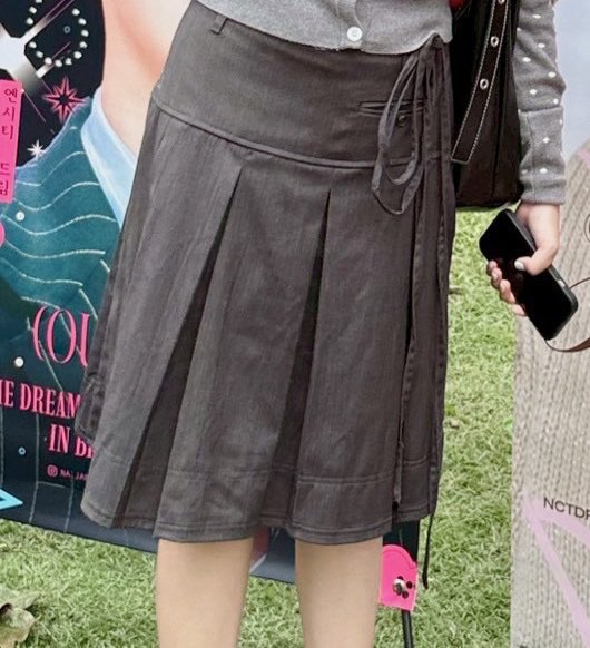 usedyoon_'s tweet photo. #ส่งต่อกระโปรง  ⁺◟🧾 𓂂 𓈒

FANCY CLUB FORMAL BUTTON PLEATS MIDI SKIRT (GRAY)

 Size 2 เอว 28 ยาว 58 cm

⁺◟ส่งต่อ 500 ฿ ( from 1950 ฿)

พรีจากเกาหลีของแท้ 100% ค่ะ 

📮 ส่งฟรี 

#ส่งต่อเสื้อผ้า #ส่งต่อเสื้อผ้าแบรนด์เกาหลี
#พรีออเดอร์เกาหลี #ส่งต่อกระโปรง https://t.co/WsEBdBrJoR
