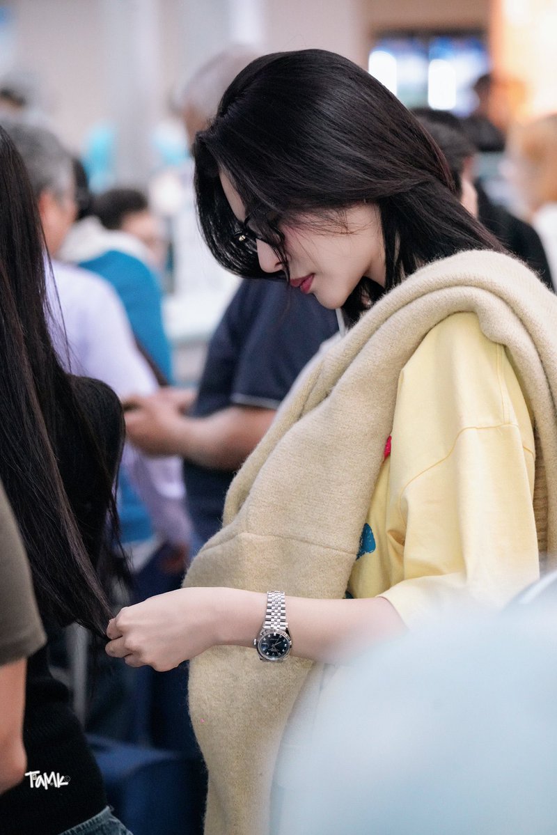 fayebrasilofc's tweet photo. É hora de voltar para casa! ✈️

Faye está no aeroporto de Ho Chi Minh City, no Vietnã, onde embarca para retornar a Bangkok.

Desejamos um ótimo voo para ela e toda a equipe. 💛

Bom descanso, P’Faye! 🌻

📷 TAMK via X

 #FayePeraya 
#ฝ้ายพีรญา https://t.co/FoqAYUotUT