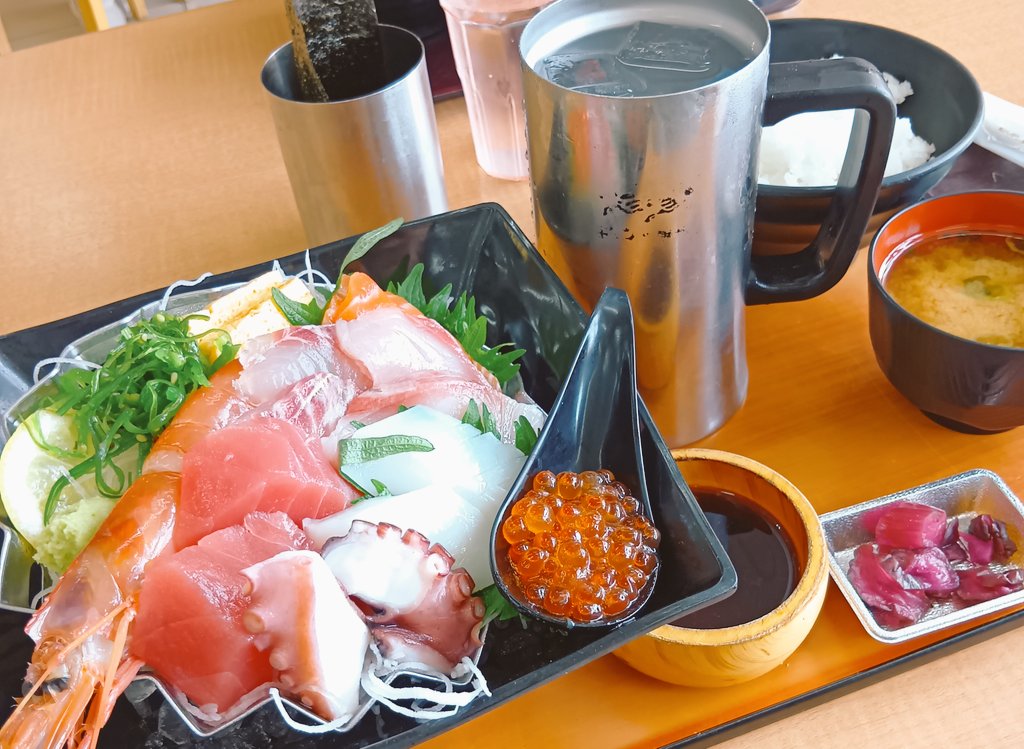toeikyotoran's tweet photo. 海鮮定食ご馳走様です😋🍴🍻

旦那さんのご馳走で🎵ちょっと遅れのMy Birthday🎉

目出度い歳ではないけど美味しいのは嬉しい😍👏 https://t.co/XvyBpKAJio