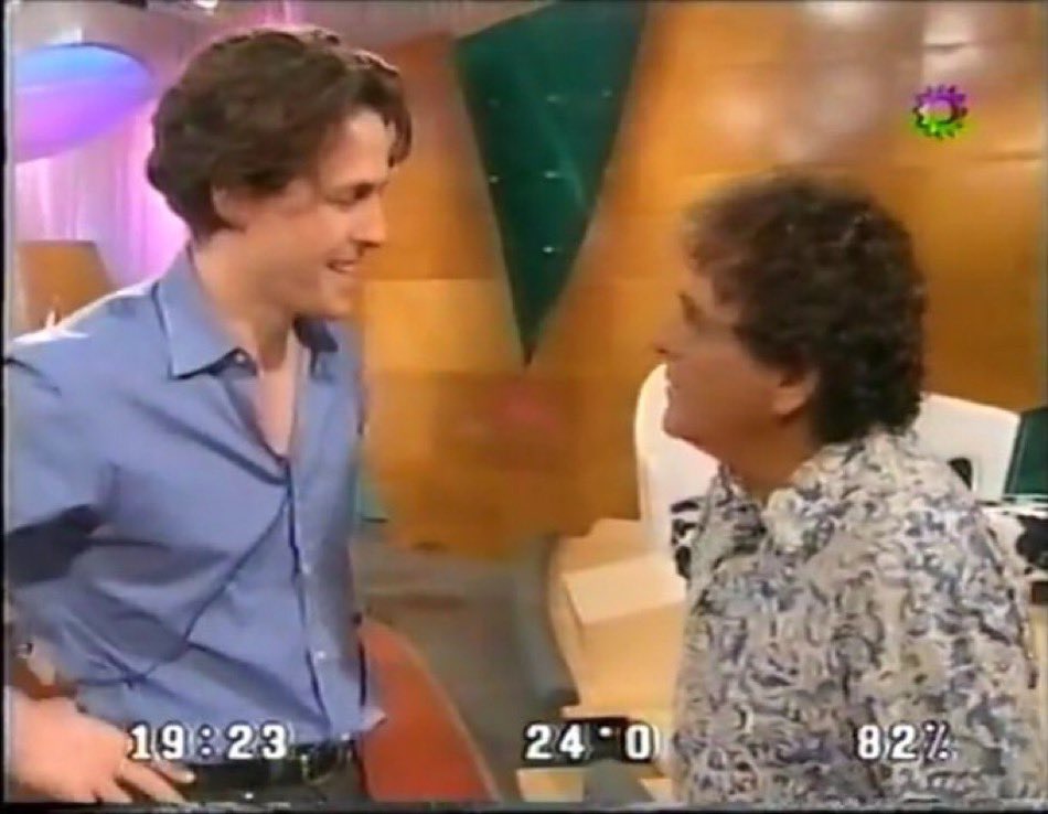 guadastrokera's tweet photo. ARGENTINA INGLATERRA 
GASALLA CONTRA HUGH GRANT https://t.co/8CPJySoD0Y