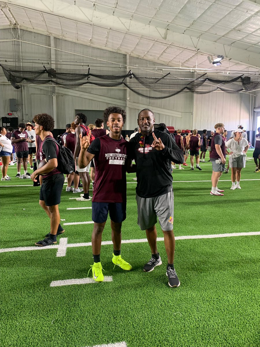 Kaleb093rd's tweet photo. Blessed for being able to  compete at the msu football camp learned some good lessons @DrewColemanSr30 @CoachDomoYoung @CoachKirkBryant @MSUTexasFB @CoachFWilliams @CoachONealB https://t.co/nYQF5aENsP