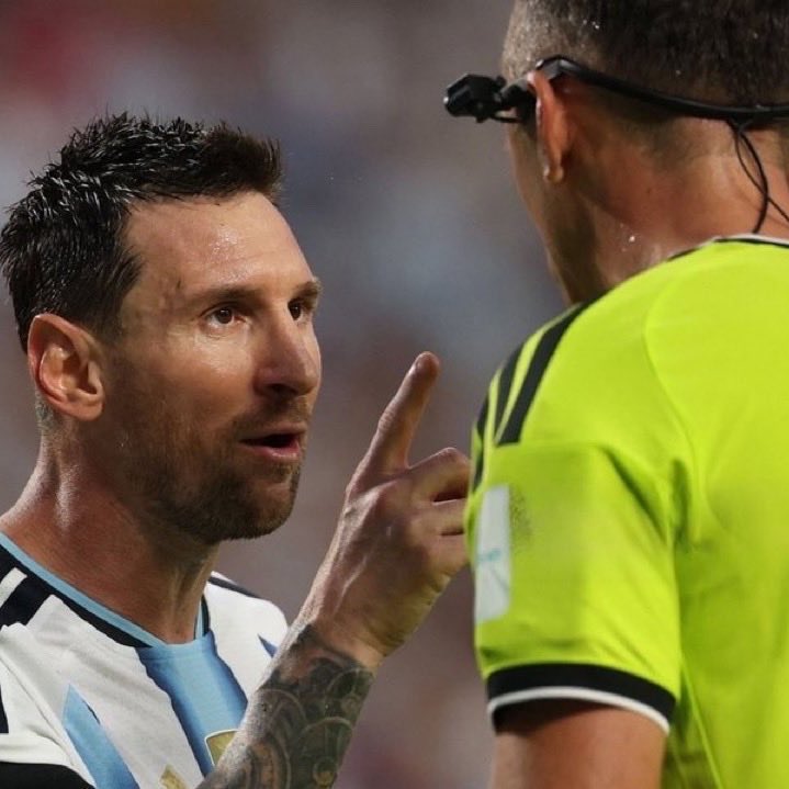 TouchmineX's tweet photo. 🚨‼️ 𝗖𝗢𝗥𝗥𝗨𝗣𝗧𝗜𝗢𝗡 𝗔𝗟𝗘𝗥𝗧: Argentina became the first team to have a VAR check overturn a yellow card. 😂 https://t.co/WnIdViFCFg