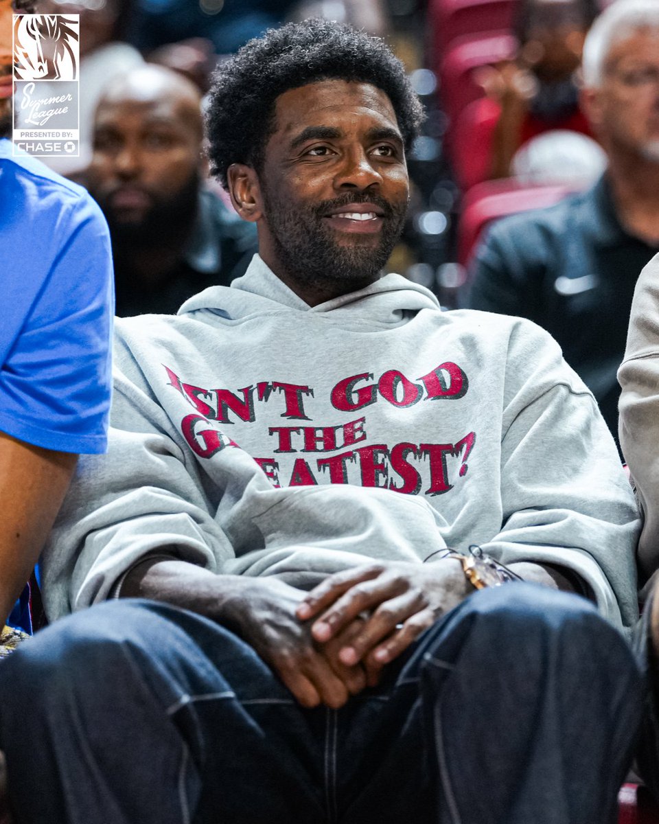 dallasmavs's tweet photo. Uncle Drew in the house🤞

@KyrieIrving // #MFFL https://t.co/7u3UThF2pj