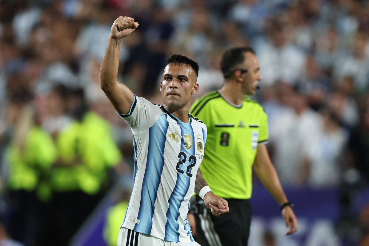 AlbicelesteTalk's tweet photo. JULIÁN ÁLVAREZ. 

LAUTARO MARTÍNEZ.

THEY HAVE TURNED UP. https://t.co/RrxWNXAfKC