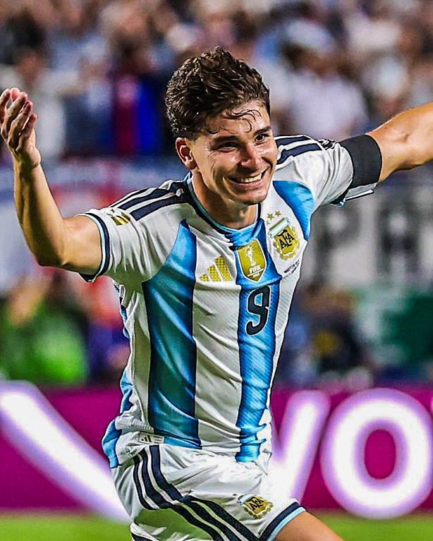 centregoals's tweet photo. 🇦🇷⭐️ Julián Álvarez has scored 4 of his 5 World Cup goals in the knockout stage, level with Diego Maradona. ✅

Only Lionel Messi (7) has more for Argentina. https://t.co/FBTk9Zec8O