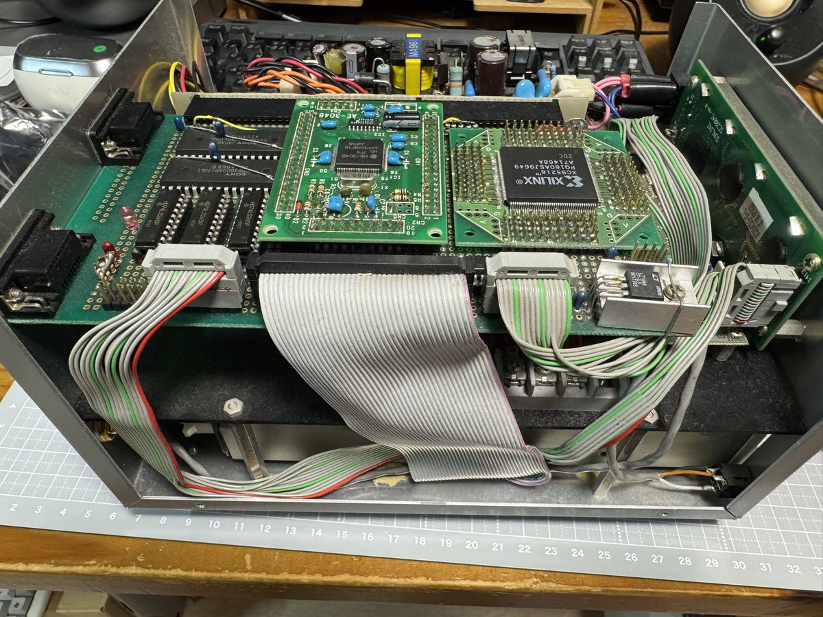 開けてみたらCPUはAKI-80ではなくてAKI-H8だった。さすがにZ80だと
