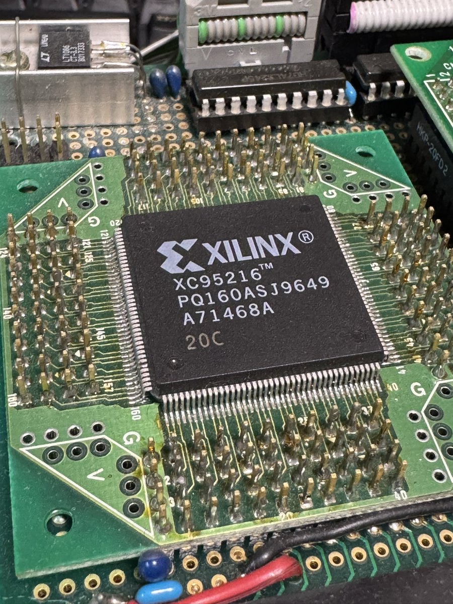 開けてみたらCPUはAKI-80ではなくてAKI-H8だった。さすがにZ80だと