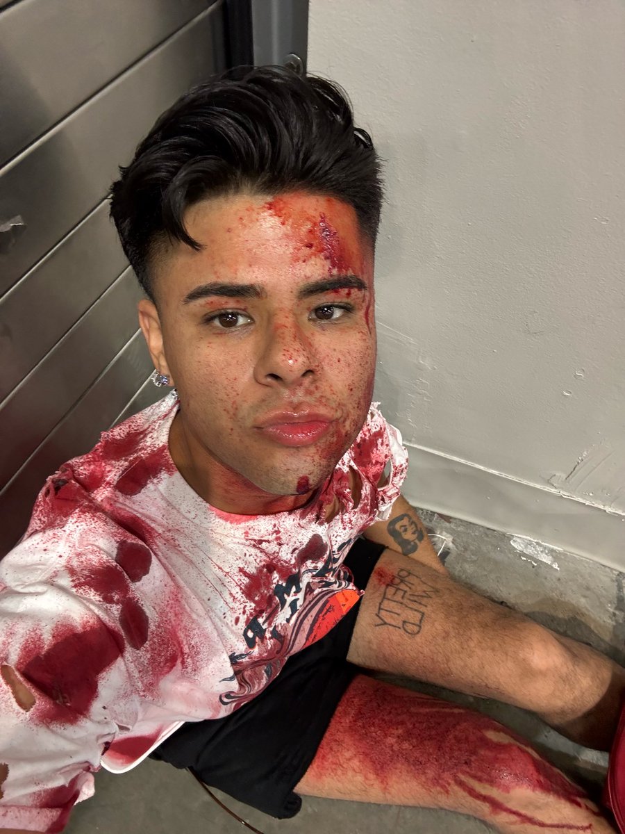 hardt0kill's tweet photo. Summerween in full swing #CreepIE con🔪 https://t.co/EJ7Xnzpoil