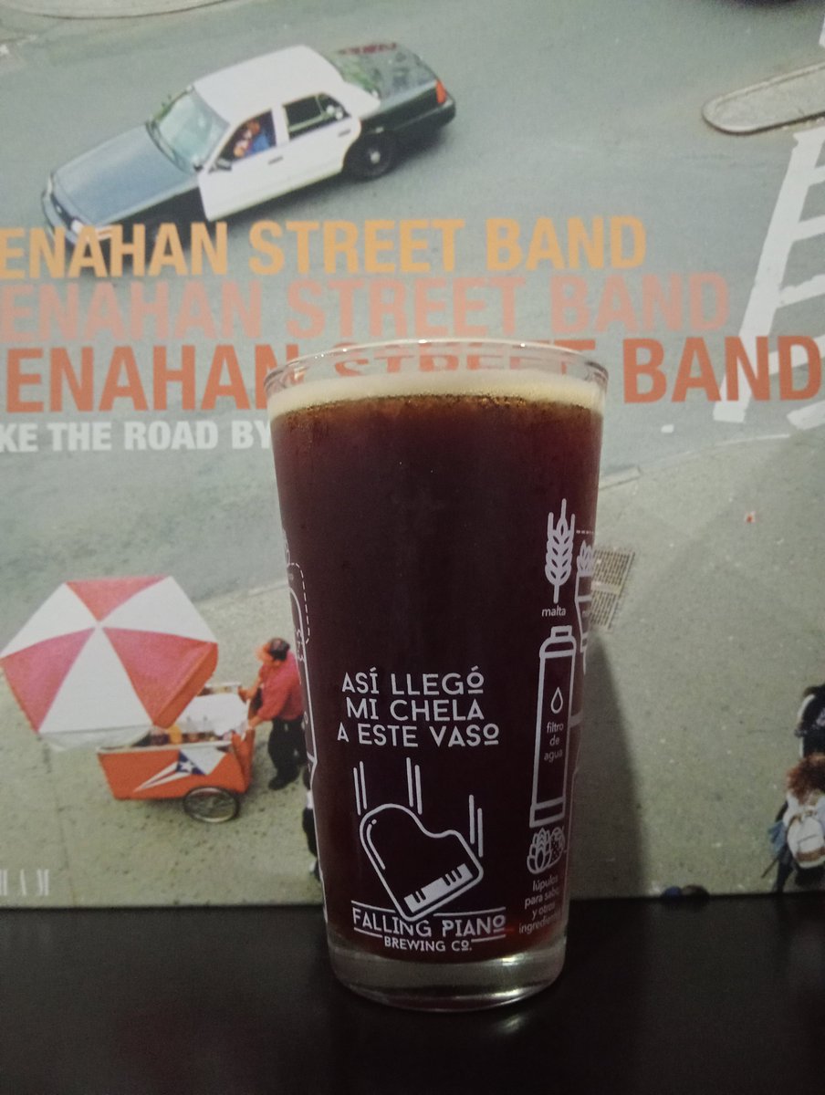 FCervisia's tweet photo. Más del #CebadaYVinyl con Coahuila 99 de @FallingPiano_ una Red Ale maltosa y dulce con 5.5%
Make The Road By Walking de @MenahanStBand 2008
#Frigus #beer #cerveza #craftbeer #beerme #beertime #beerlover #BrothelHB #drinkbeer #vinylrecords #vinylcollector #drinks #weekend #bier https://t.co/KflQ56e0LA