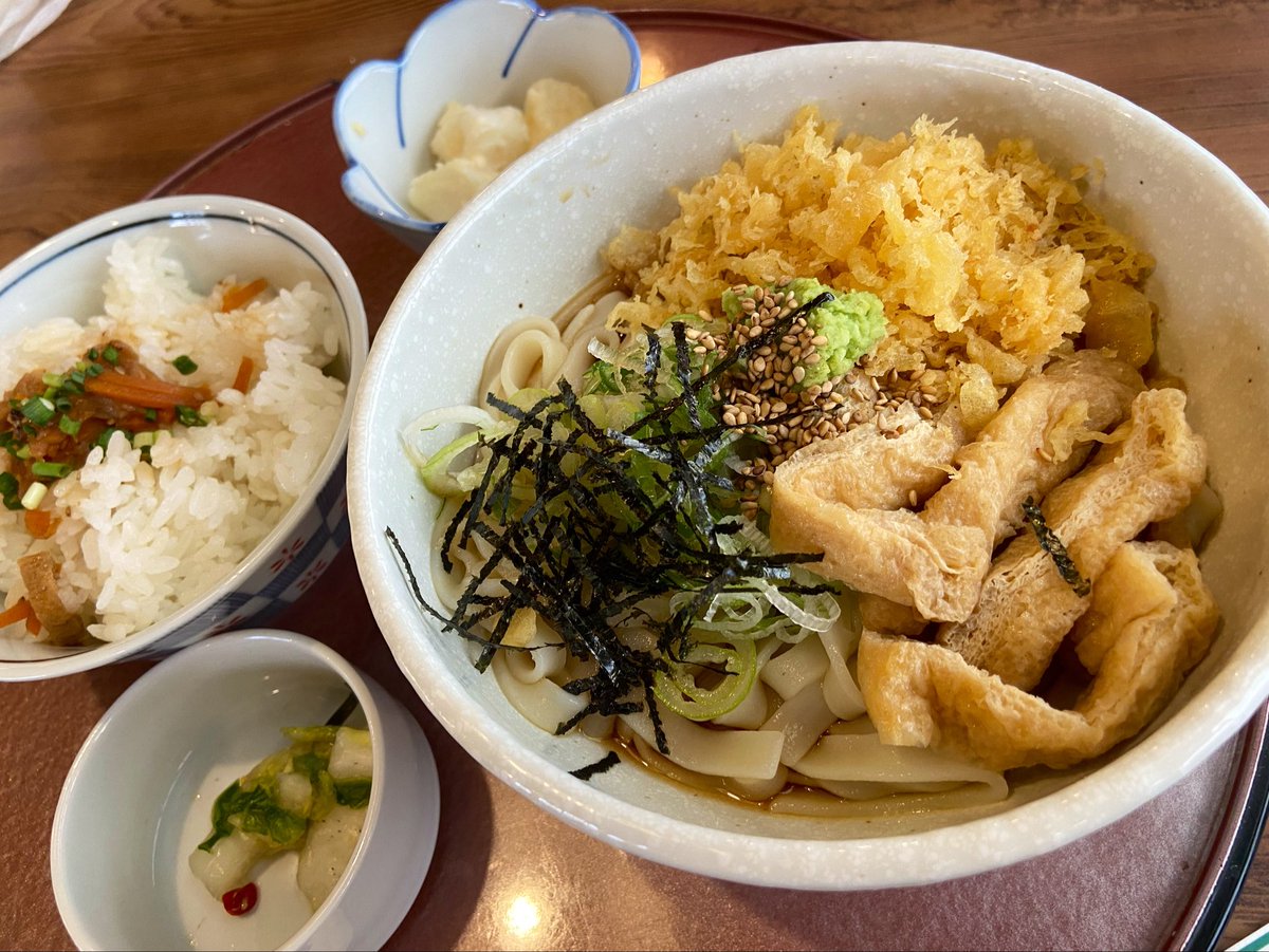 maconeko666's tweet photo. たぬききしめんおいしかった〜🥳
名古屋に来たらきしめん♪ https://t.co/6fw4CPupsr
