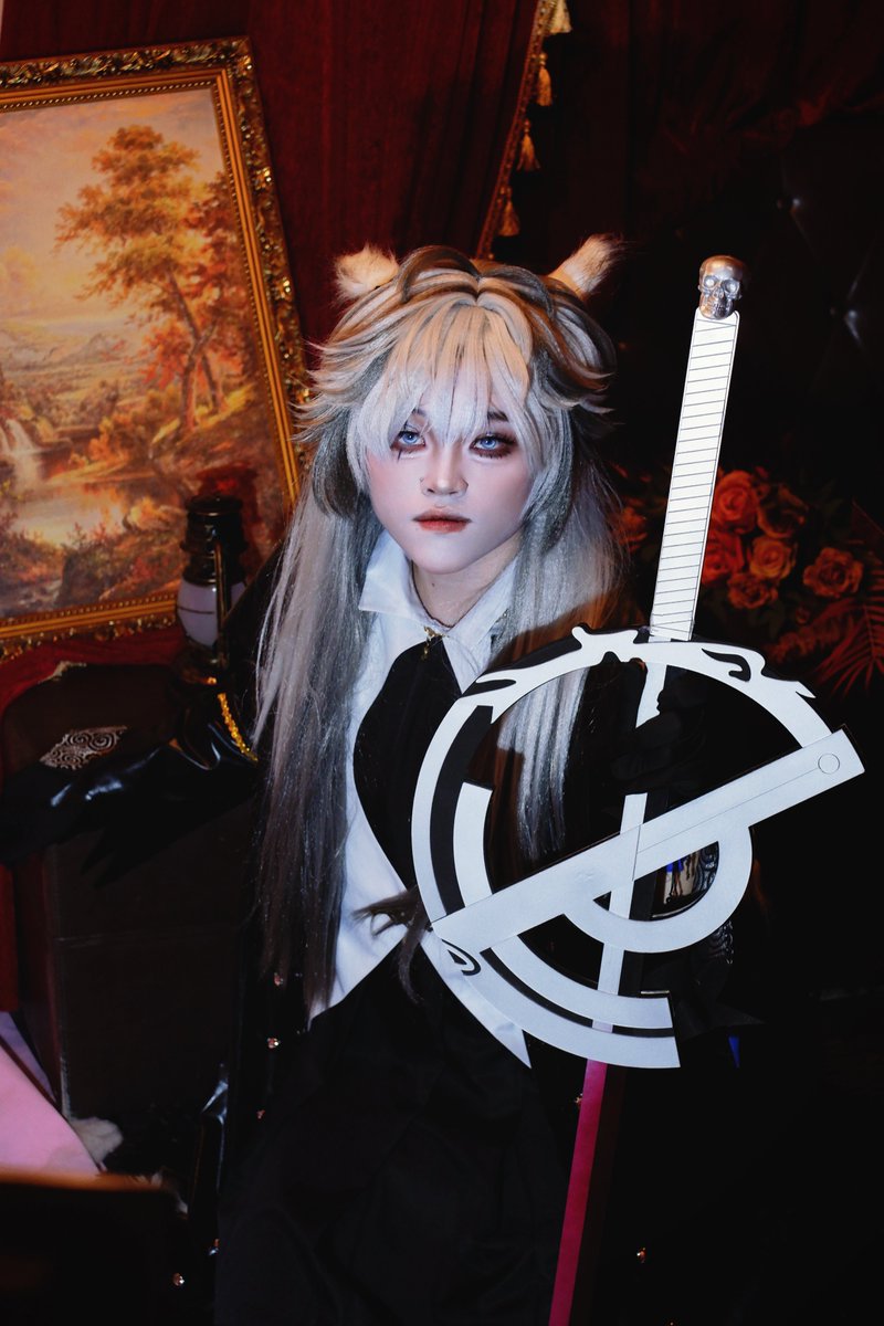 NoStars_Dream's tweet photo. 拉狗子帅！
梦咖的kuma化妆真的超厉害喵～

#男娘 #cosplay #明日方舟ㅤ https://t.co/rR7004CrXp