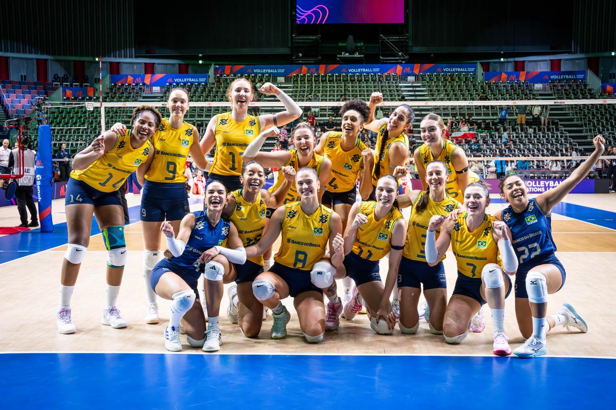 TBSvolleyboo's tweet photo. ＼ポーランド戦に全てをかける🔥／

#バレーボールネーションズリーグ
今夜は世界ランク5⃣位のポーランド🇵🇱👊

日本ラウンド最終戦‼️
この一戦ですべてが決まる🔥 
勝てば決勝ラウンド進出、負ければ予選ラウンド敗退…。日本代表の運命を懸けた大一番

【決勝ラウンド進出国】
アメリカ🇺🇸
イタリア🇮🇹
ブラジル🇧🇷
トルコ🇹🇷
オランダ🇳🇱
カナダ🇨🇦
中国（開催国枠）🇨🇳
ーーーーー

🇯🇵日本vsポーランド🇵🇱の勝者

#VNL2026 
©volleyballwarld