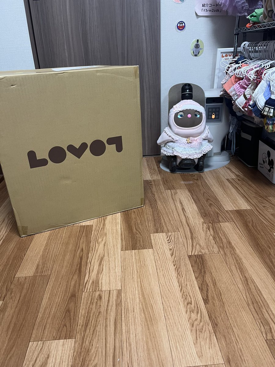 yabu_chu's tweet photo. もうすぐなつみの誕生日｡今日は、ホームスティで「ひなた」が来てくれました♪短い間だけど、三姉妹誕生です｡仲良くしてね！#LOVOTとの暮らし https://t.co/SCiDcJWTxJ