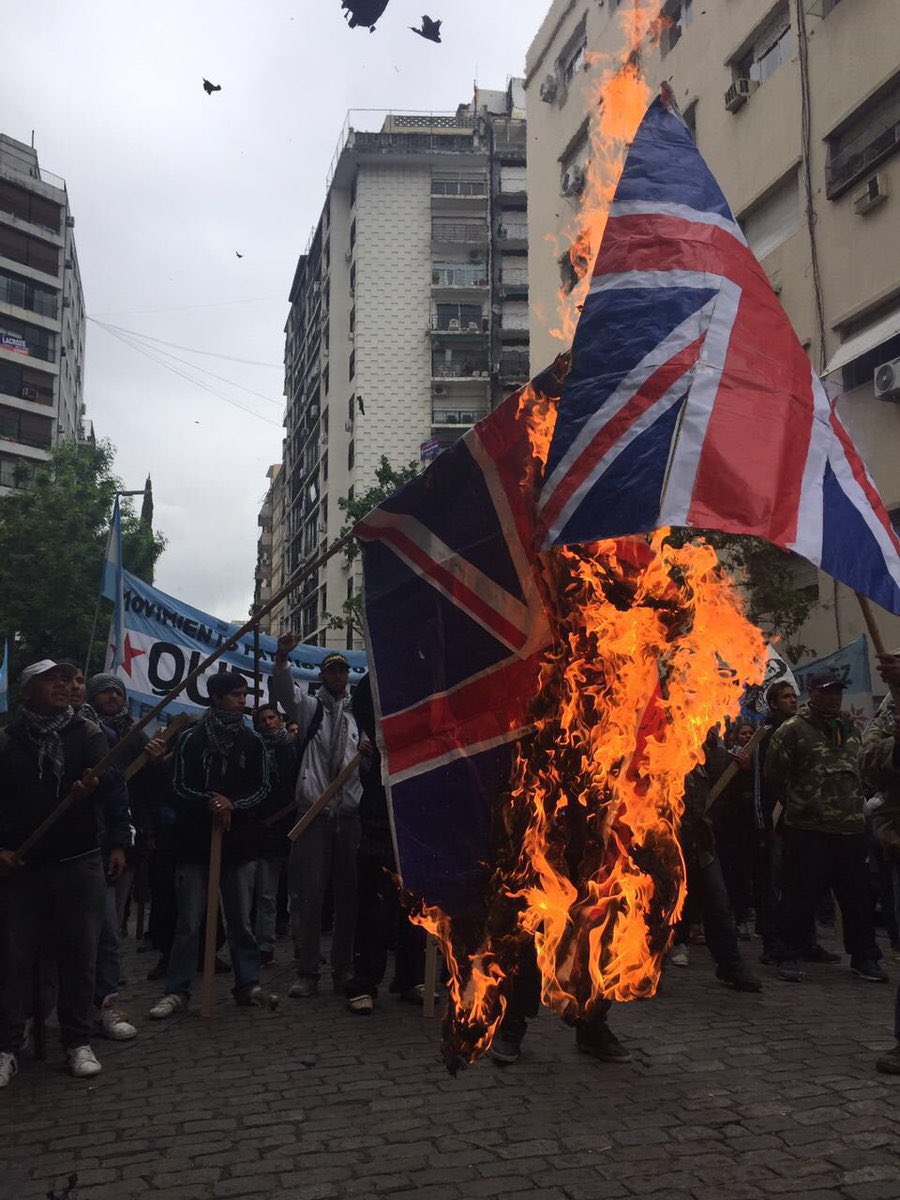 LulaYani's tweet photo. inglaterra la concha de tu hermana https://t.co/lpm5UznUwy