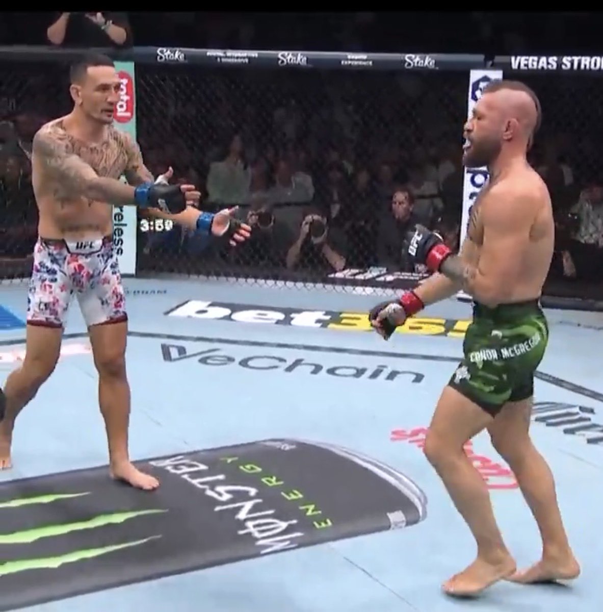 M02_95's tweet photo. Respect #UFC329 https://t.co/RmIJYpq4R6