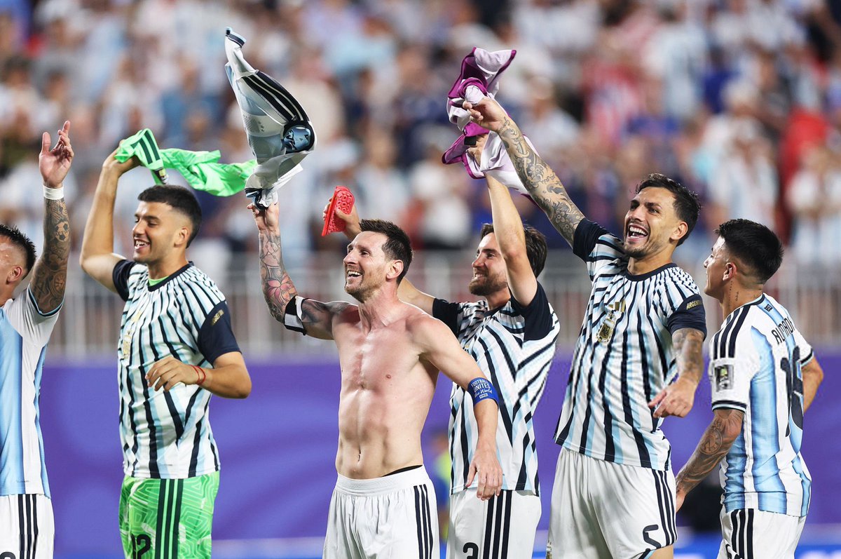 WeAreMessi's tweet photo. Leo Messi and team celebrate after reaching the semi finals! 🤩😍🥶 https://t.co/CI7URvP1I1