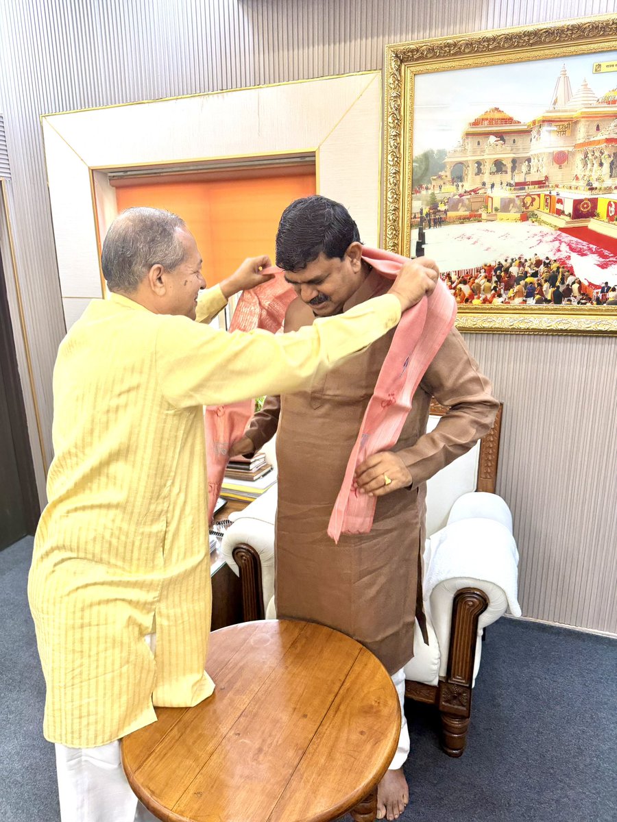nawabsnagar's tweet photo. संगठन शिल्पी, कुशल रणनीतिकार, असंख्य कार्यकर्ताओं के प्रेरणास्रोत एवं अपने अथक परिश्रम, अनुशासन और संगठननिष्ठा से संगठन को निरंतर सशक्त करने वाले आदरणीय प्रदेश महामंत्री (संगठन) श्री @idharampalsingh जी भाईसाहब से आज लखनऊ स्थित प्रदेश कार्यालय पर उनका बहुमूल्य मार्गदर्शन प्राप्त किया।

#BJP4UP