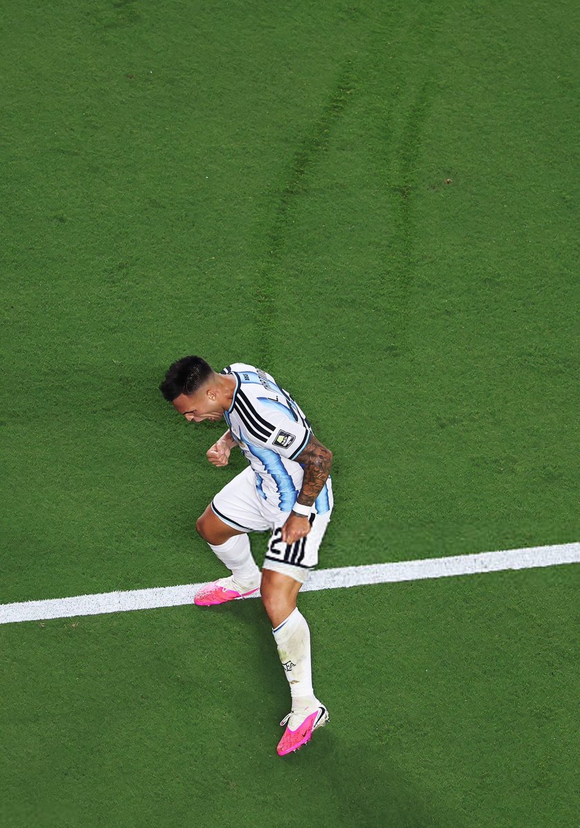 juampideluca_'s tweet photo. Lautaro Martínez es tan buen delantero como gritador de goles. https://t.co/M5JCAkBDKy