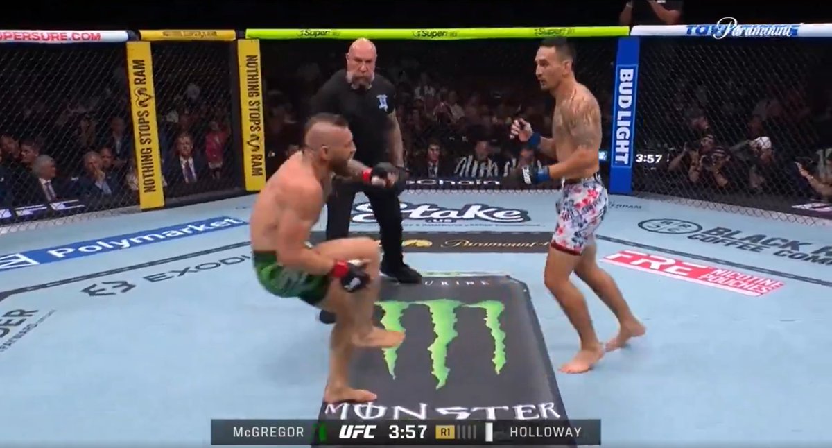 invictusk1ll's tweet photo. bro😭 #UFC329 https://t.co/pqncYw2vpm