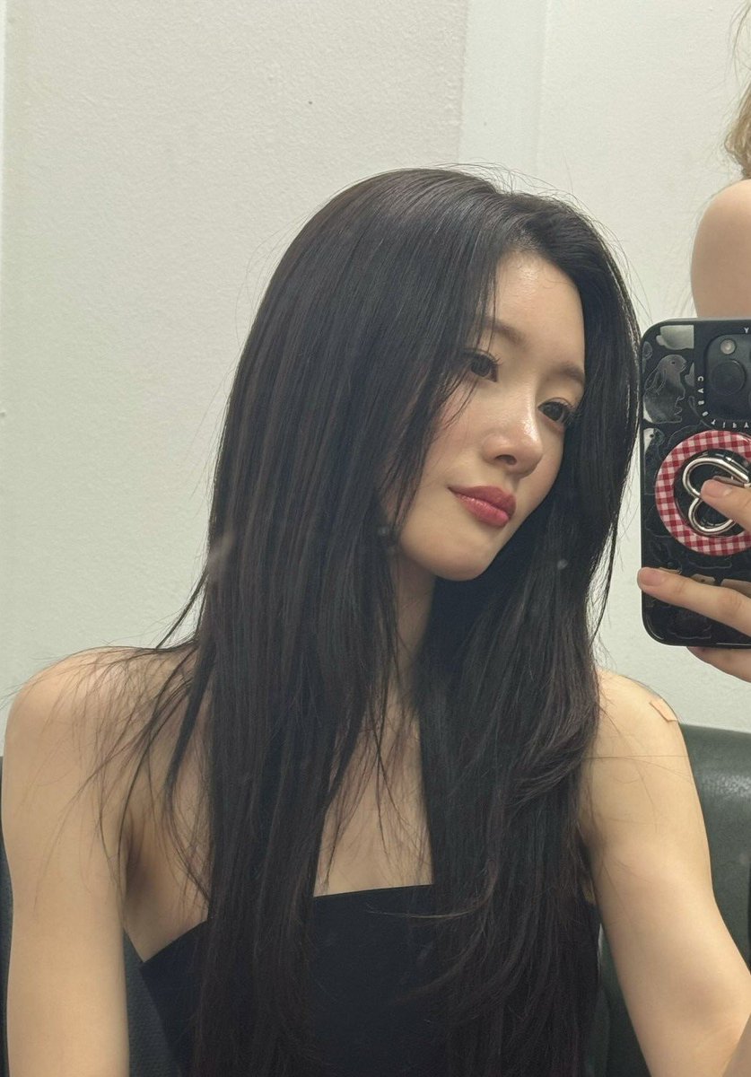 chaenxiao's tweet photo. idol                                      actress https://t.co/Rxhk14KIdO