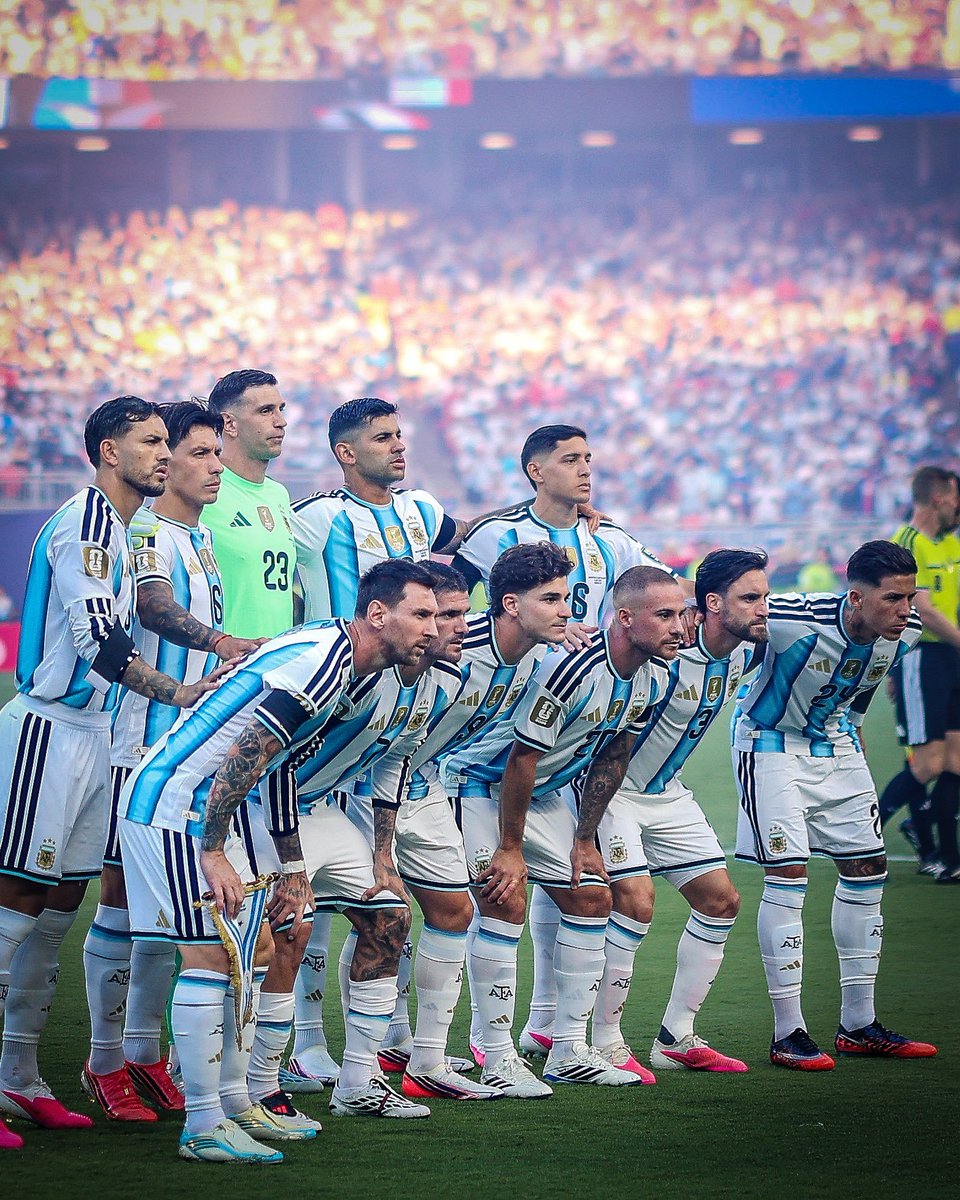 giraltpablo's tweet photo. Una vez más, la Selección de Scaloni está entre los cuatro mejores del mundo. 

La última vez que hubo cuatro campeones del mundo en las semifinales fue en Italia 90, cuando Argentina 🇦🇷 defendía el título. https://t.co/SX72C6t2f7