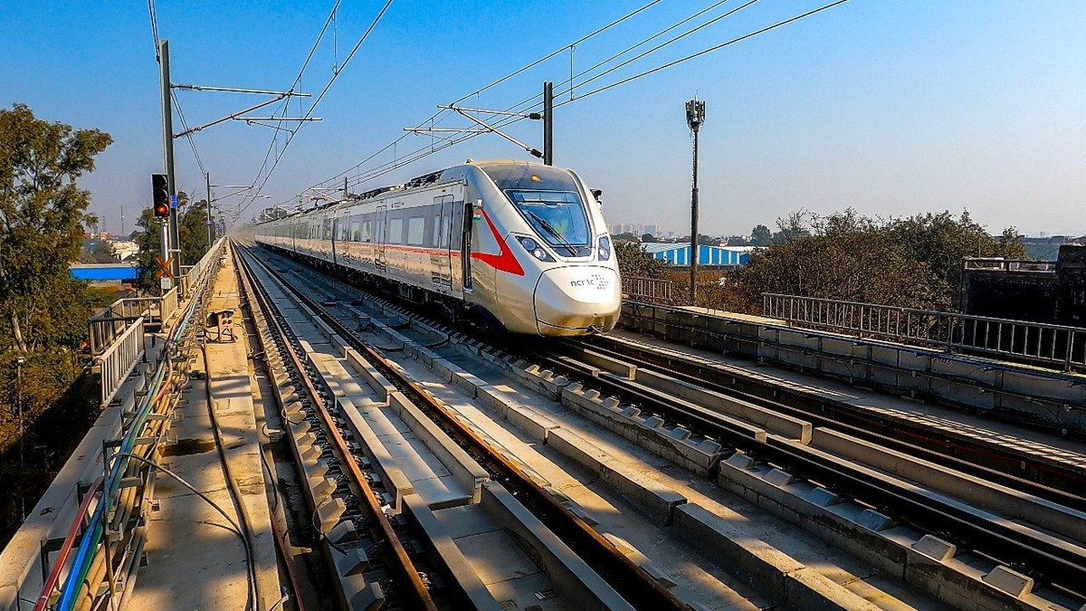 exploreinindia's tweet photo. The Proposed #Ghaziabad–#Jewar RRTS or (Namo Bharat) corridor enters DPR stage, with the featuring 12 stations

🔹Connecting Ghaziabad - Noida to #Noida International Airports🇮🇳
🔹Distance: ~72 Km
🔹Travel Time: ~50 min
🔹Speed: Designed for 180 km/h
🔹 Project Cost: ₹20,640 Cr https://t.co/Q0thow0FjL