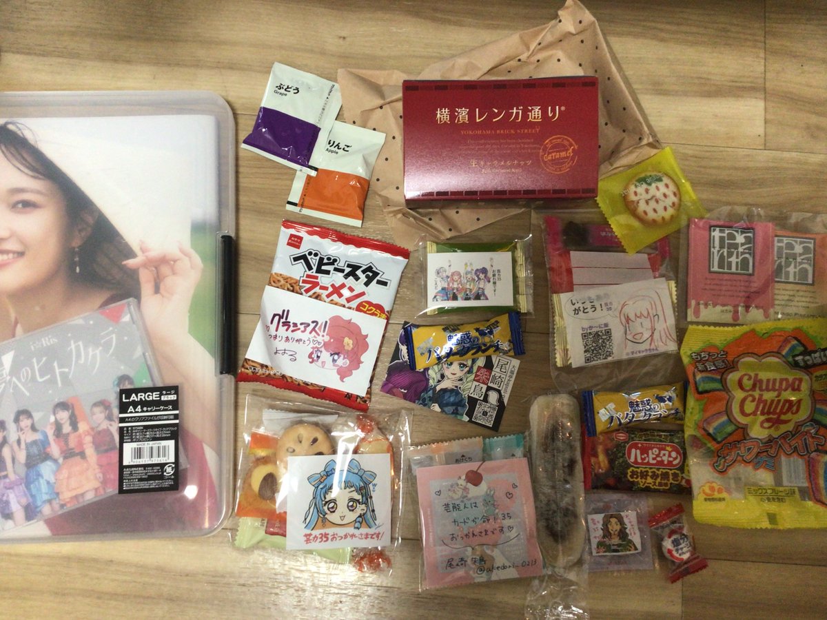 Ichikawahuuga's tweet photo. 昨日の芸カの戦利品です！
欲しいのが多くて、久しぶりにたくさん買いました笑
来週末再来週末にゆっくり読もうと思います💖
��して差し入れもたくさんありがとうございました！こちらも美味しく頂こうと思います😋 https://t.co/ppwO35aZ6g