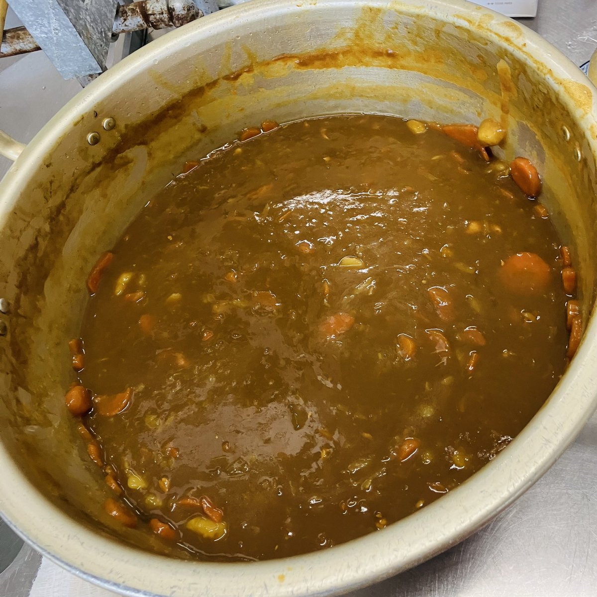 mr_mist75's tweet photo. 早朝に自宅を出て、働く町の地域行事のお手伝いでカレー80人分作ってさきほど帰宅。
これからやっと週末まとめて家事。まずは洗濯。
みなさまもよい午後を😘 https://t.co/YgOHz6ApTW