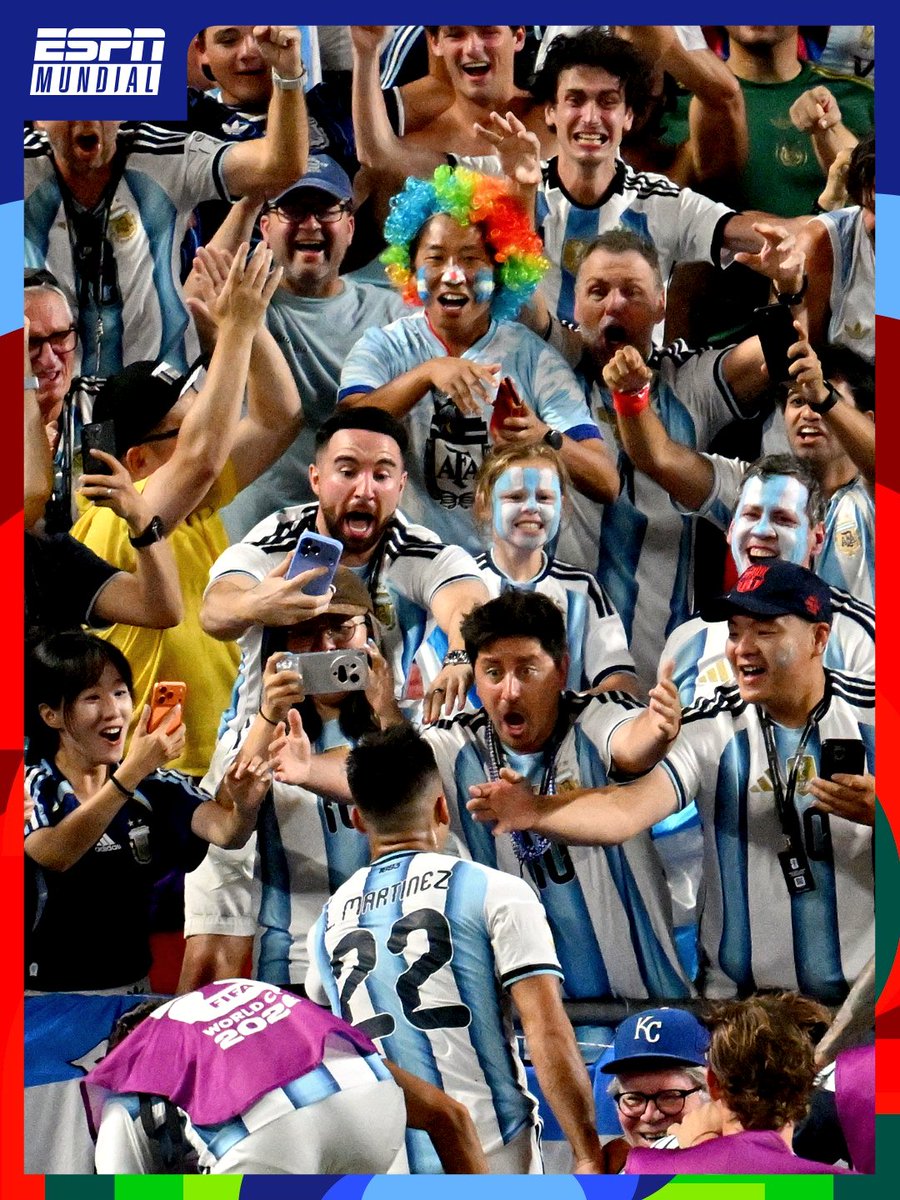 ESPNArgentina's tweet photo. 🐂🔥 ¡HUBO TORAZO EN KANSAS! ¡Lautaro Martínez sentenció el 3-1 y lo festejó con los hinchas!

⚽ #ESPNMundial

📺 Mirá nuestros partidos de la #FIFAWorldCup por el Plan Premium de #DisneyPlus https://t.co/bBafwMrShT