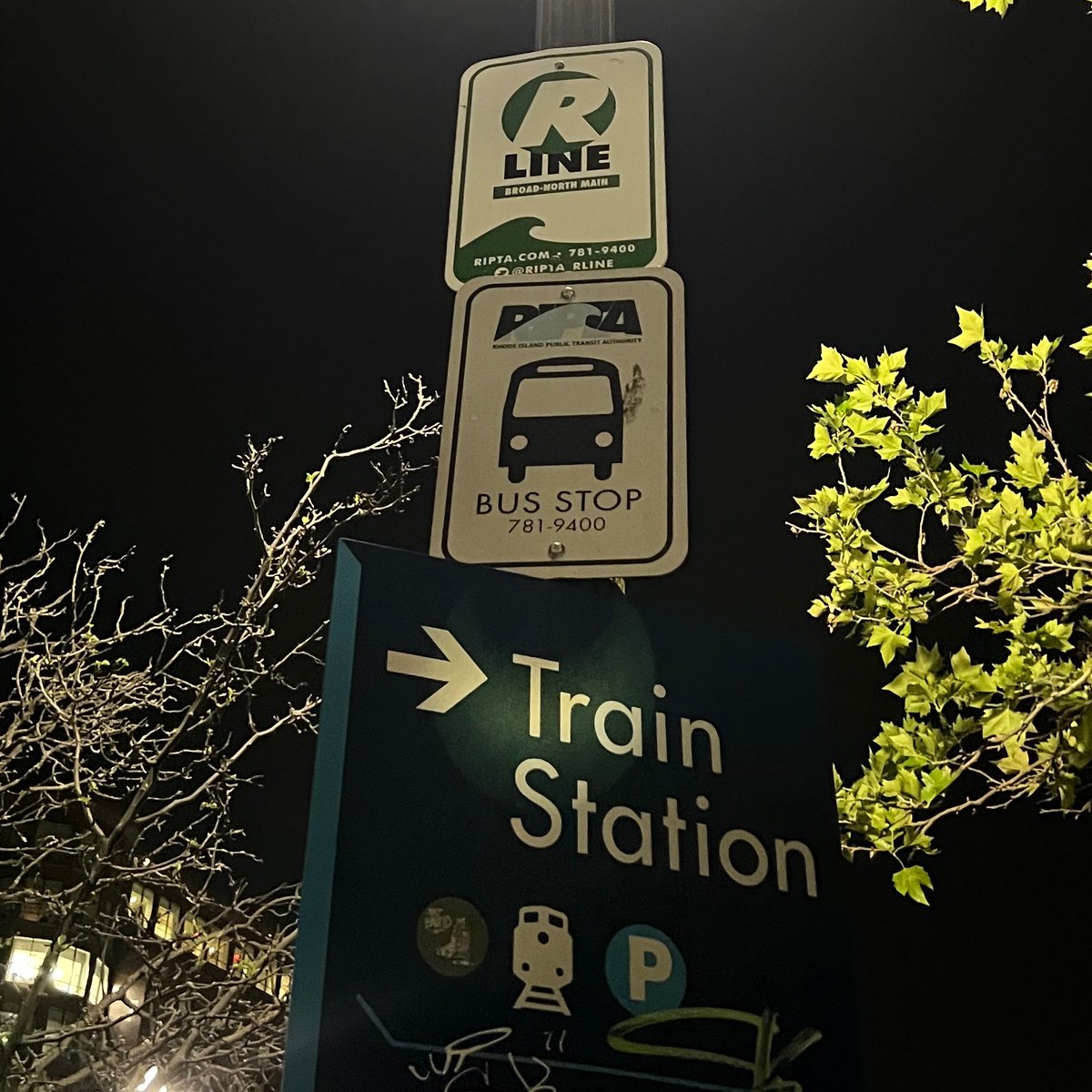 maggieerogers's tweet photo. In 2014, as an intern with the Rhode Island Public Transit Authority, I was tasked with designing the sign for the new R Line. They had me include a Twitter handle which no longer exists. The sign is still in use today. #mylegacy #princessofprovidence https://t.co/VmsHFCJWY7