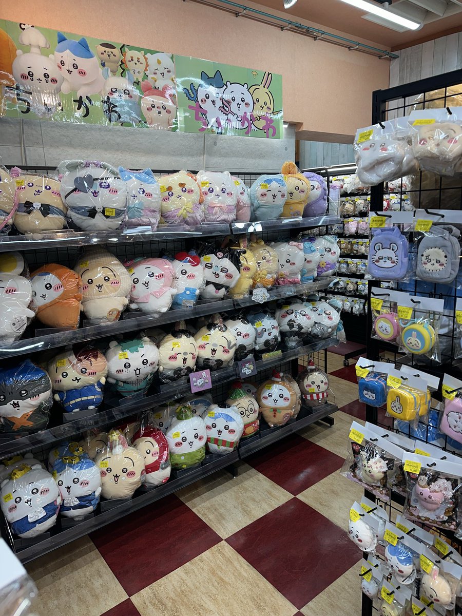 mimiwosumaseya's tweet photo. 自分へのプレゼント買いに秋葉原のちいかわ湧きどころきた！ぬいぐるみの量が圧巻🤣
うさぎパスケース買ったんでサイフ明日からこれにします！ https://t.co/CO3yso8mfd