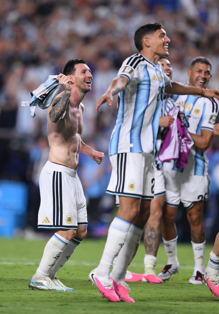 FabrizioRomano's tweet photo. Party time for Messi &amp; co. 🕺🏼🇦🇷 https://t.co/BZLjS0hHKd