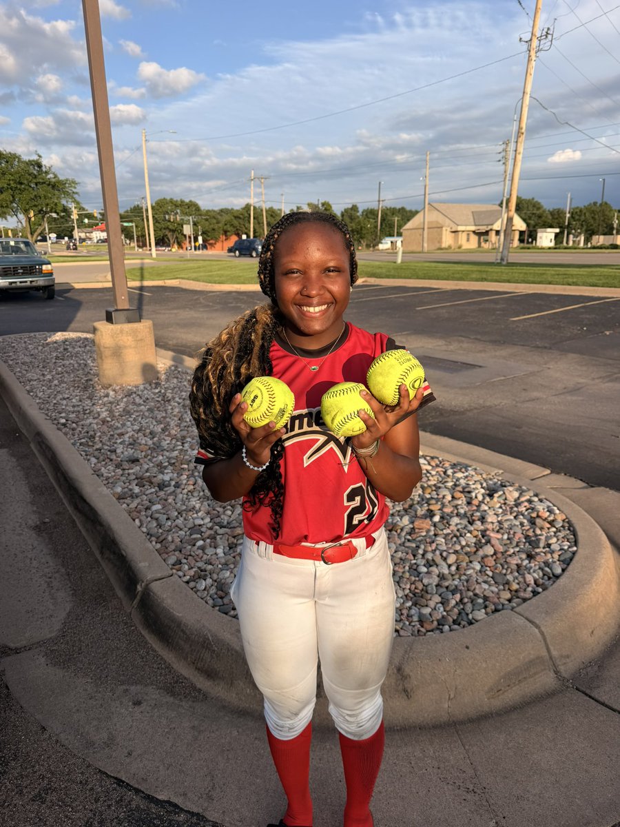 ZWalker2027's tweet photo. My team ended our last tournament with a 5-4 record while in an 18U nationals bracket! 

I averaged .500 in 18 PA with 3 OTF home runs!

Super proud of this group and can’t wait for the fall season, now on to school ball!

@DiamondAddicts @SBRRetweets @ExtraInningSB https://t.co/M9CXxgUaC8