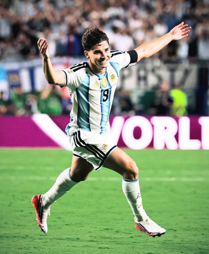 TonyMorenoOK's tweet photo. Cómo se puede sufrir tanto !! 
Vamos @Argentina
Que golazo clavaste Juliaaaan 🕷️🕷️
Nos vemos el miércoles Inglaterra
💙🇦🇷🤍💙🇦🇷🤍💙🇦🇷🤍 https://t.co/kZdgMT36jX