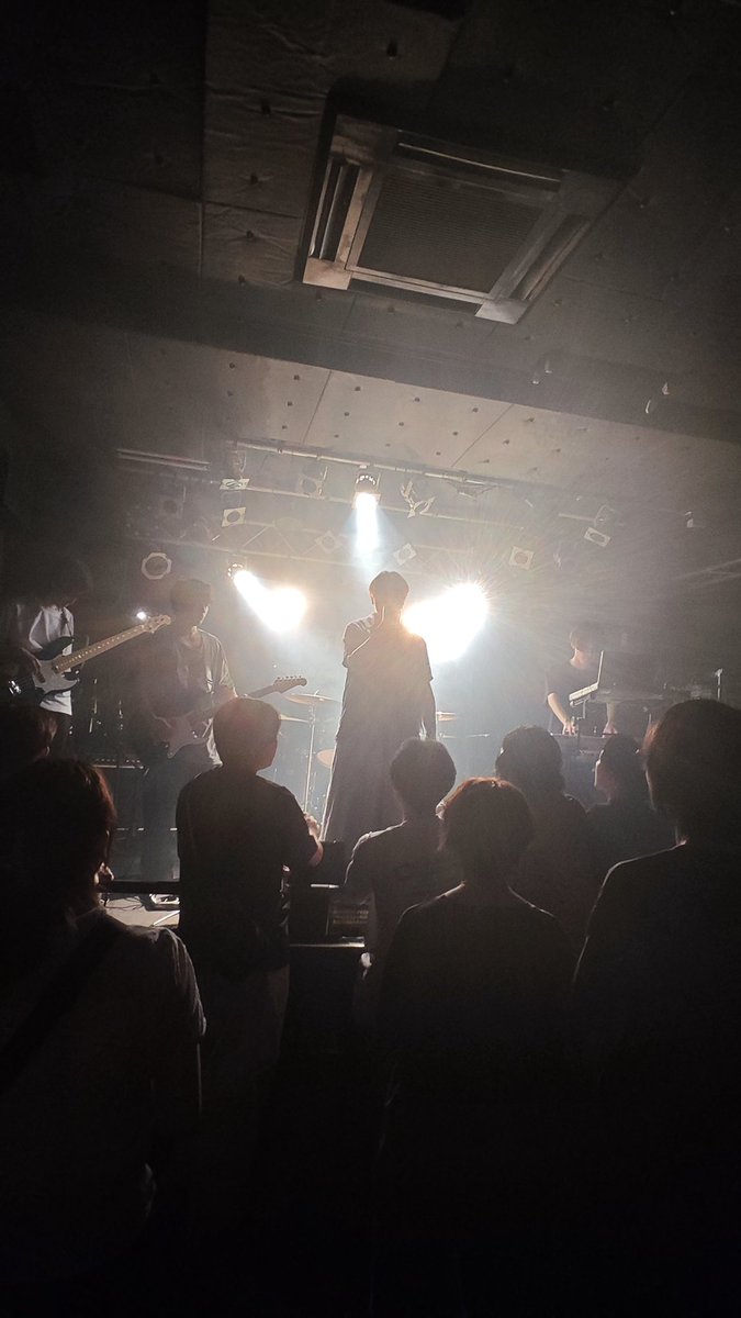 3U_Official's tweet photo. 3U PRESENTS Shuffle LIVE vol.6
バンド紹介

1バンド目
5匹の羊

臨場感のある演奏と歌声で一発目から会場の熱を上げてくれました！！！ https://t.co/OmHNkIWaof