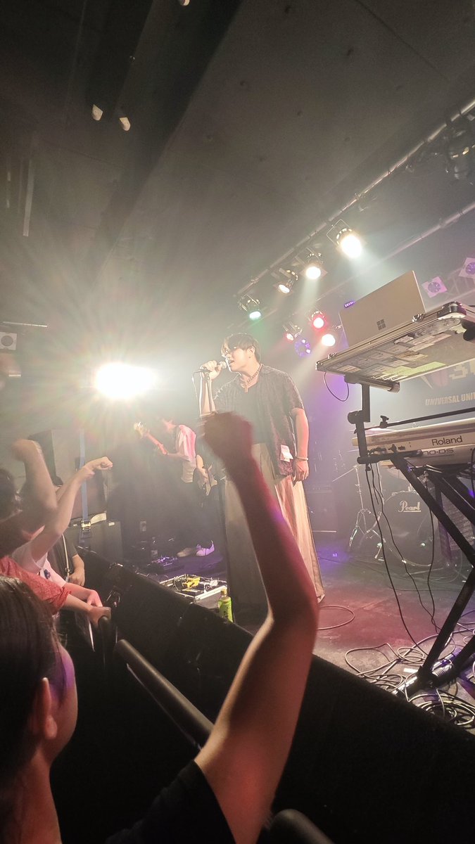 3U_Official's tweet photo. 3U PRESENTS Shuffle LIVE vol.6
バンド紹介

1バンド目
5匹の羊

臨場感のある演奏と歌声で一発目から会場の熱を上げてくれました！！！ https://t.co/OmHNkIWaof