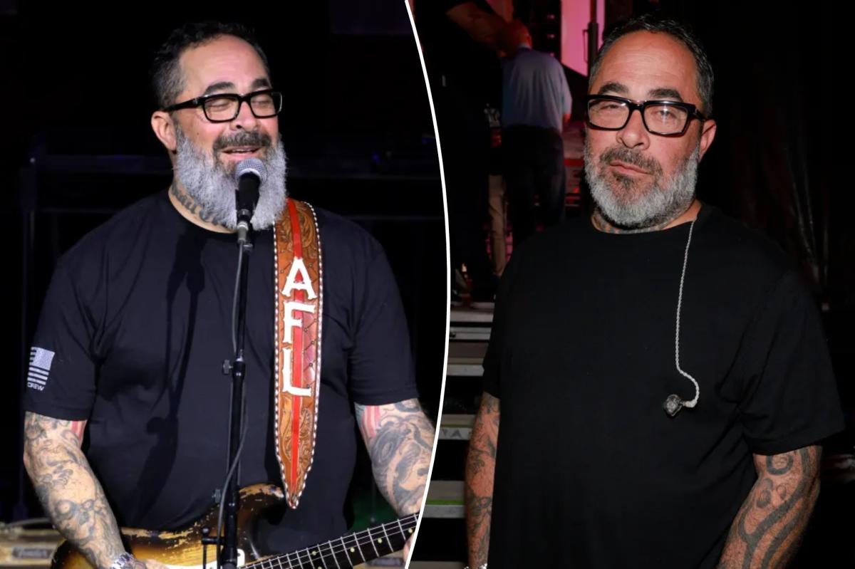nypost's tweet photo. Aaron Lewis says music industry turned its back on him because of his politics https://t.co/RYjxPO6Fjg https://t.co/DeGHavHSWt