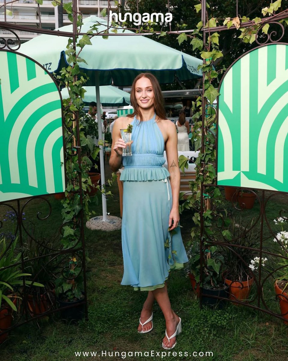 HungamaExpress's tweet photo. Sophie Turner embraced the summer spirit at St-Germain’s Club Riviera Pop-Up in Cannes, raising a toast in effortless style.

via @justjared/IG

 #SophieTurner #Cannes #StGermain #ClubRiviera #Hungamaexpress https://t.co/NqeRd6Kfls