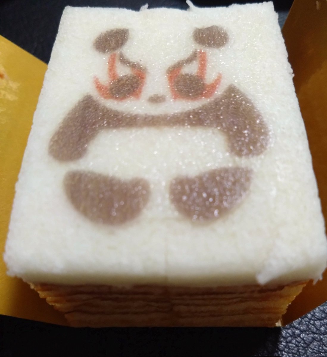 Wh_Java_sparrow's tweet photo. 歌舞伎メイクのパンダバウム🐼
初めて見るデザインの型抜きバウムを発見してしまうとついつい買ってしまいます(*´ω｀*) https://t.co/9o70fd17Ef