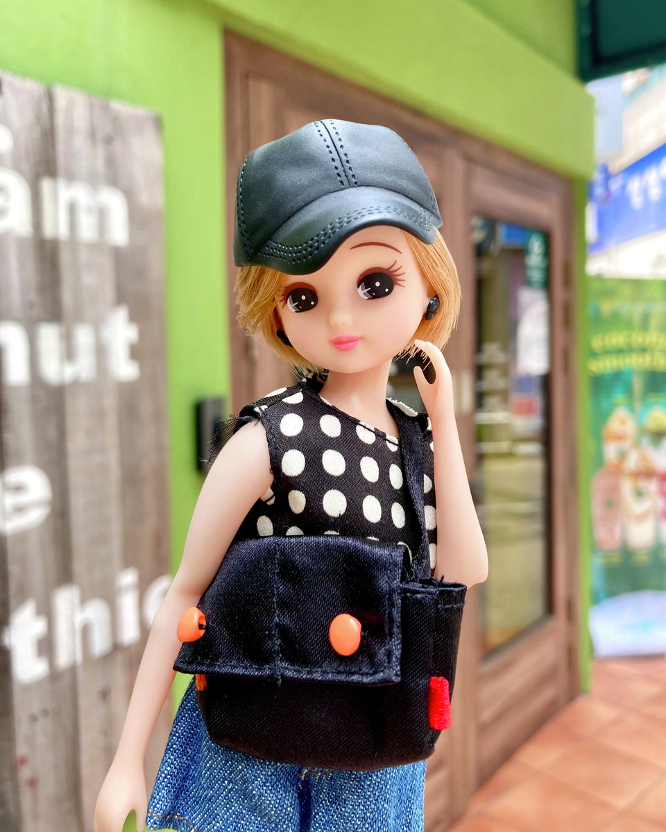 もこもこクリームちゃん 話題の映画を観におでかけ☆ キャップとデニムのボトムスで